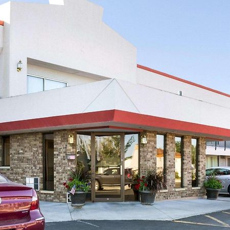 וול Econo Lodge מראה חיצוני תמונה